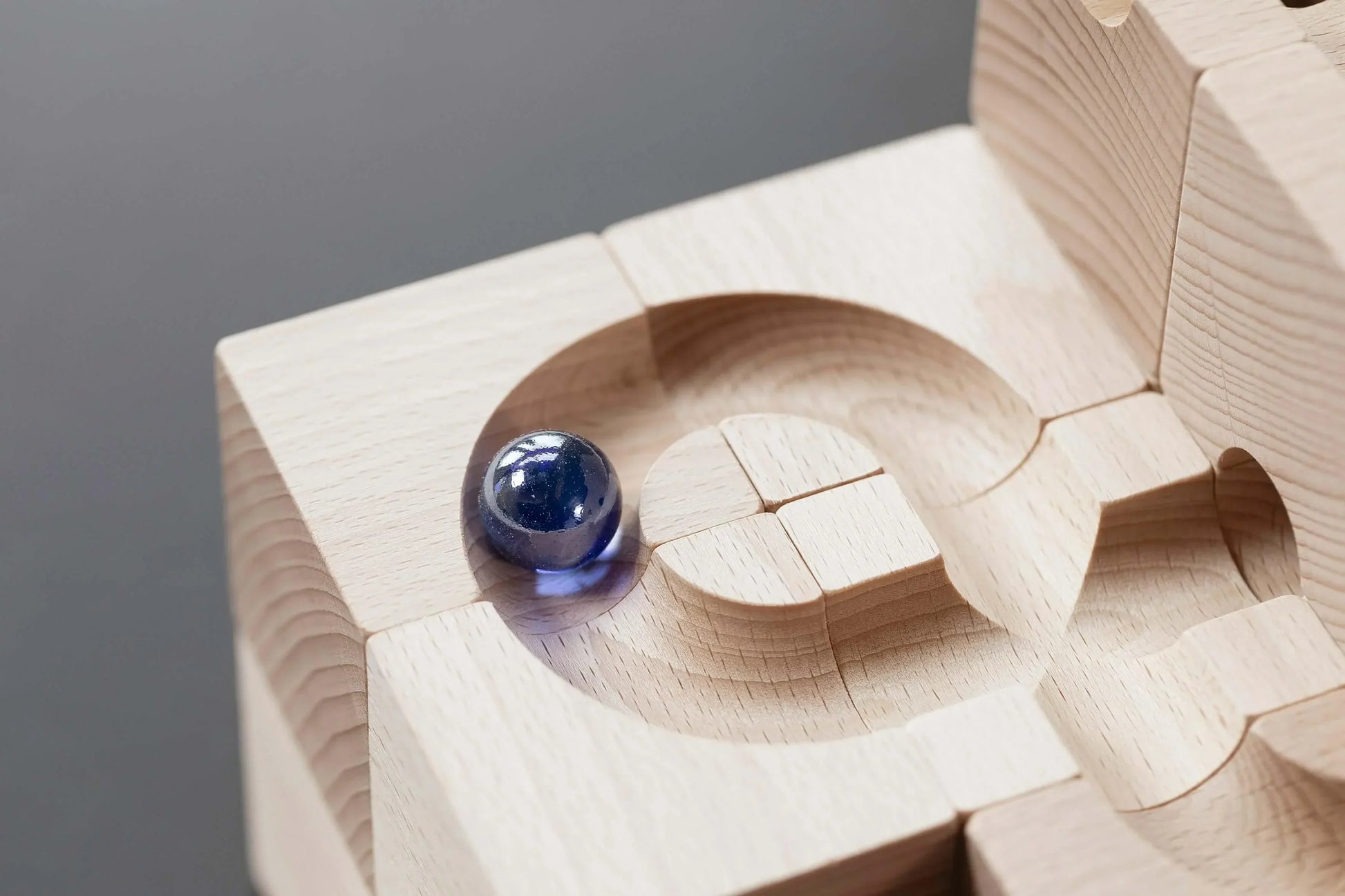 SPEED - Inject exhilarating velocity into your CUBORO marble runs with the SPEED Extra Set! This dynamic wooden educational toy includes 16 elements and 5 marbles, specifically designed to accelerate marbles, allowing them to cover longer distances with i