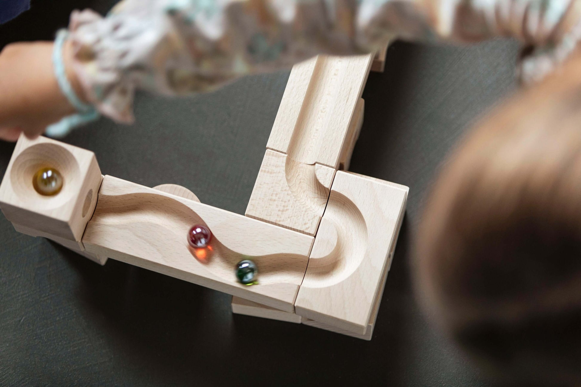 SPEED - Inject exhilarating velocity into your CUBORO marble runs with the SPEED Extra Set! This dynamic wooden educational toy includes 16 elements and 5 marbles, specifically designed to accelerate marbles, allowing them to cover longer distances with i