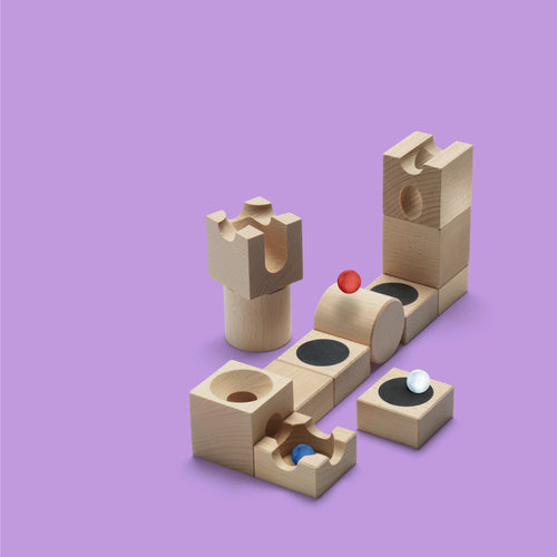 JUMP - With the JUMP trampolines, the marbles jump over obstacles and canyons. Extra Sets expand the Starter Sets and offer additional fun. What's inside the box? - 12 elements - 3 marbles - 1 user manual ( English translation ) All Cuboro sets can be com