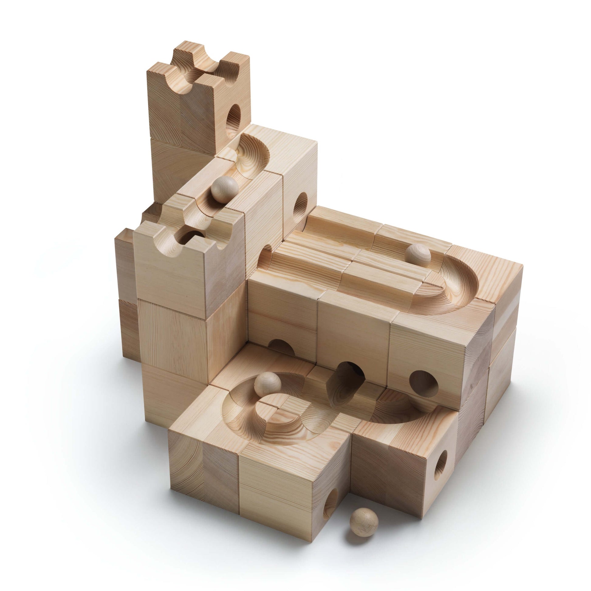 XL – CUBORO - Take your CUBORO marble run constructions to an impressive new scale with the CUBORO XL set! This premium wooden educational toy features larger elements, allowing for grander designs and more expansive marble runs. Perfect for experienced b